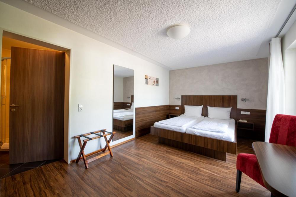 Garni Hotel Henn Simmerath Bagian luar foto